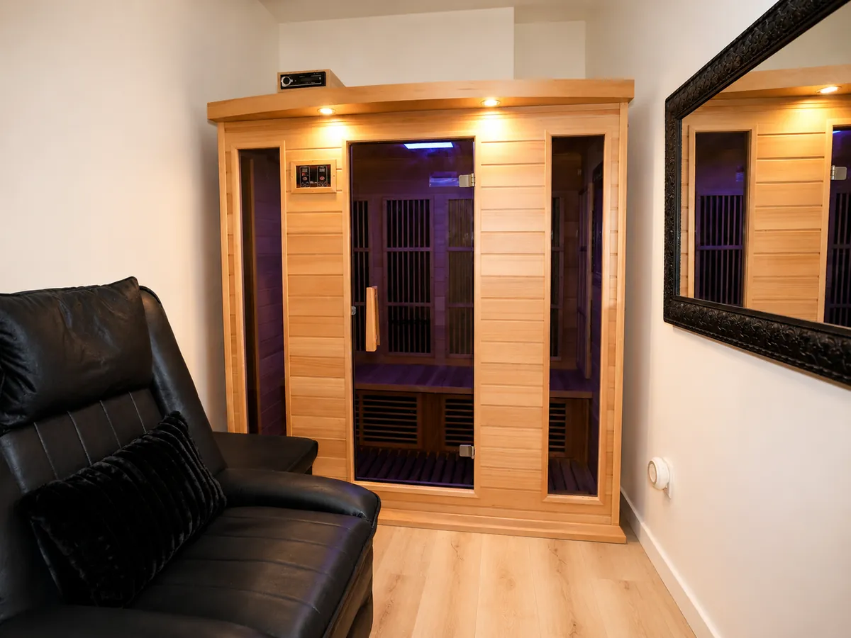 Infrared sauna cabin with leather relaxation recliner
